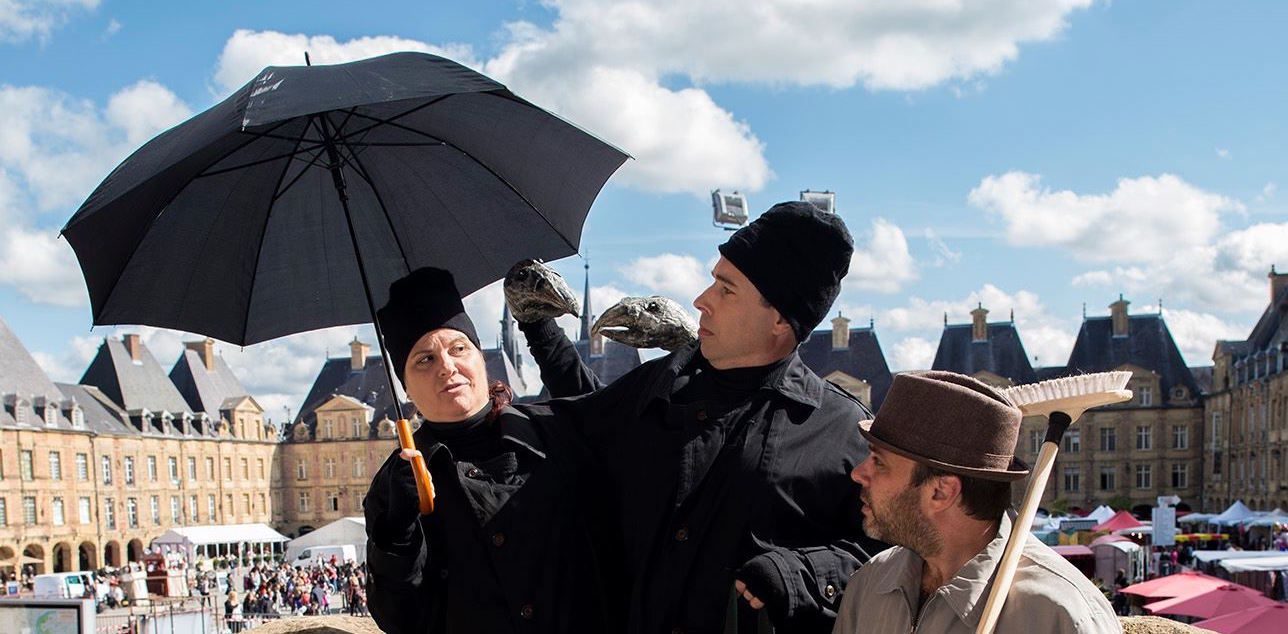 Rapaces ou victimes? spectacle de marionnettes de la compagnie Tenon Mortaise