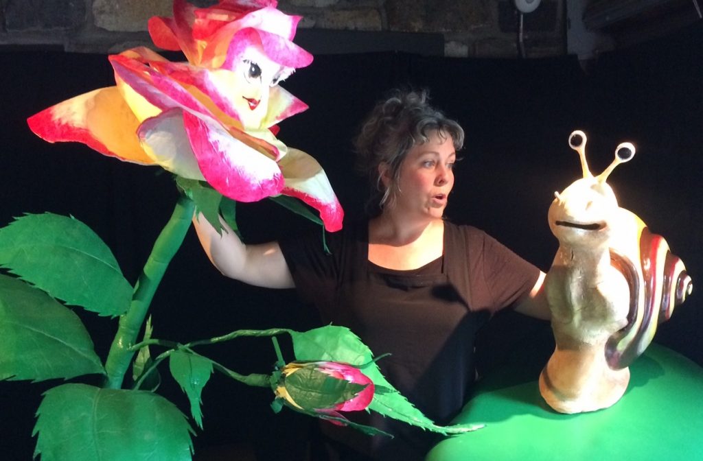 L’escargot et la rose du rosier