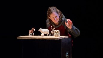 Maude Gareau, CelleQuiMarcheLoin, Ombres Folles, photo: Jean-Michael Seminaro