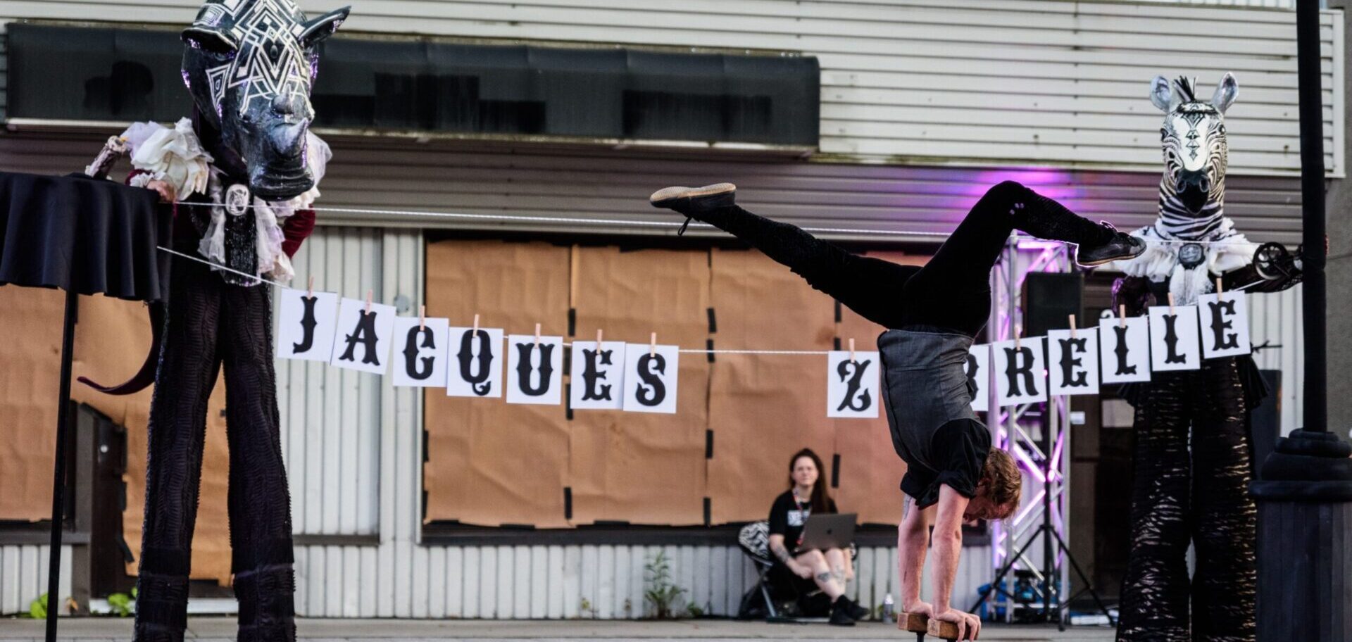 Jacques & Zèbrelle : Tout n&rsquo;est pas relatif (spectacle fixe)