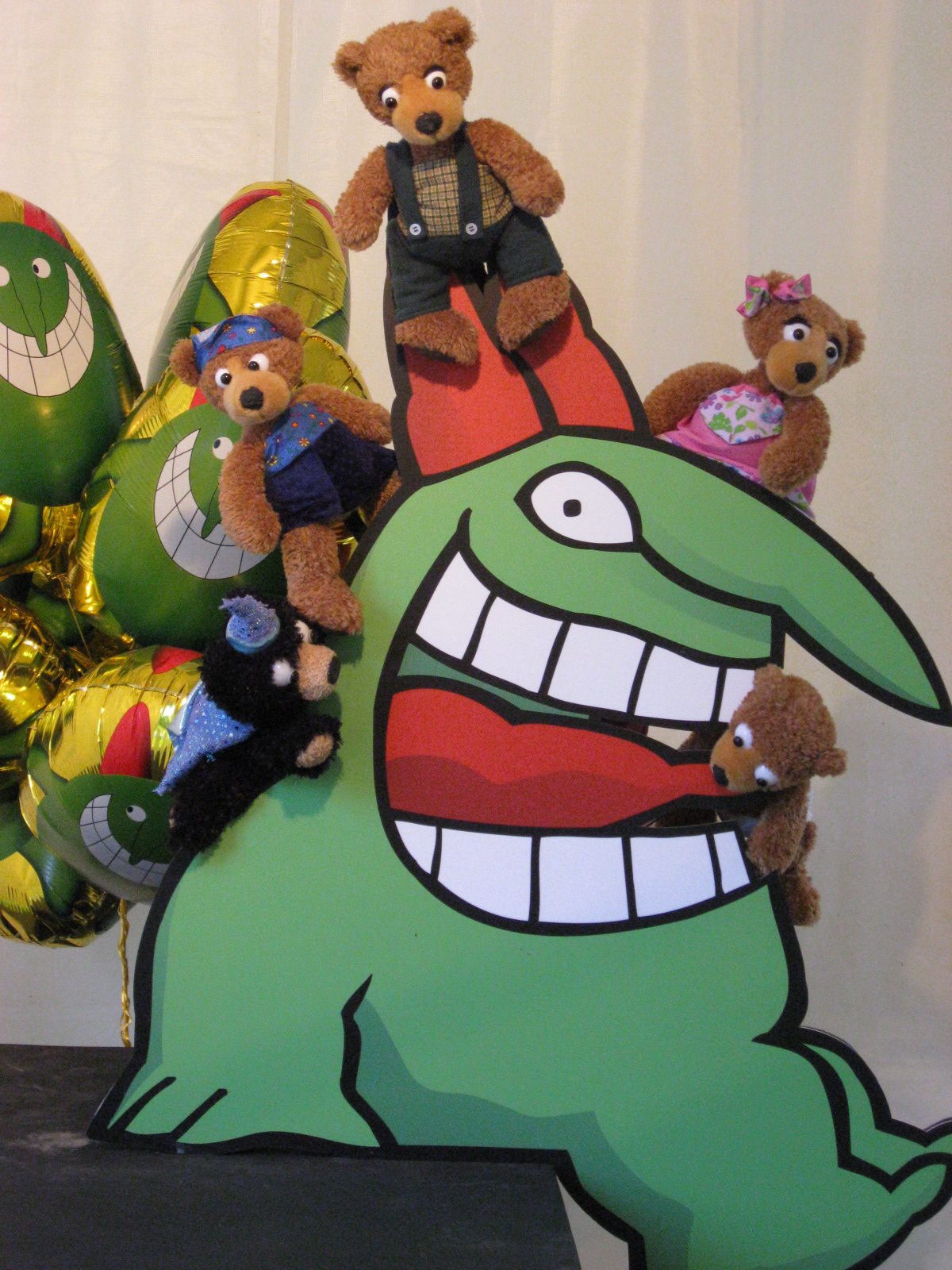 Le monstre et les 5 oursons