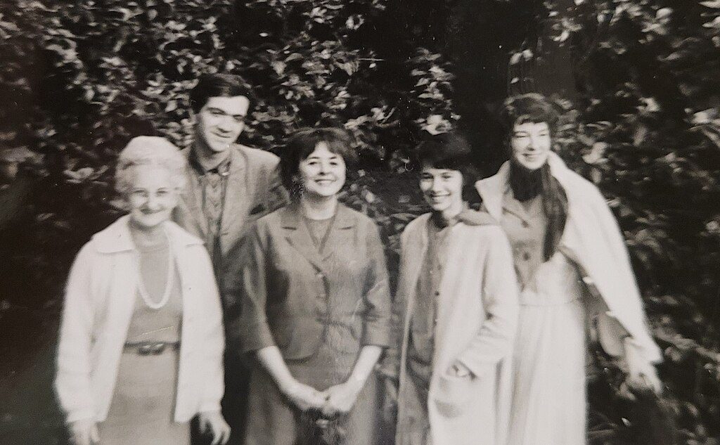 Micheline Legendre (au centre), Nicole Lapointe (à droite) et Pierre Regimbald à The Bermuda Musical & Dramatic Society, Hamilton, Bermudes