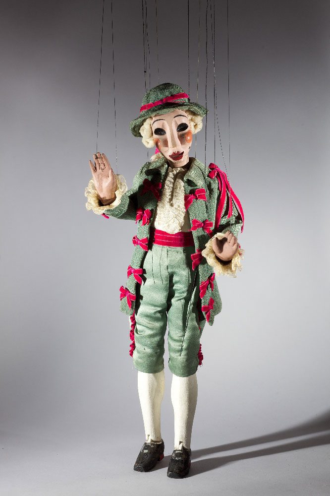 Bastien, marionnette pour Bastien et Bastienne par les Comédiens de bois de Jacques Chesnais. © Christophe Loiseau. IIM, fonds Chesnais.