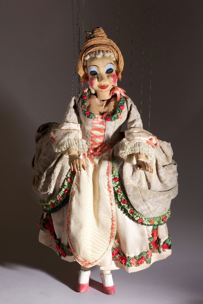 Bastienne, marionnette pour Bastien et Bastienne par les Comédiens de bois de Jacques Chesnais. © Christophe Loiseau. IIM, fonds Chesnais.
