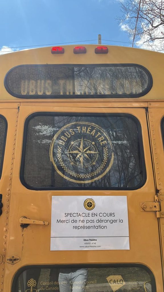 L'autobus de la compagnie Ubus Théâtre