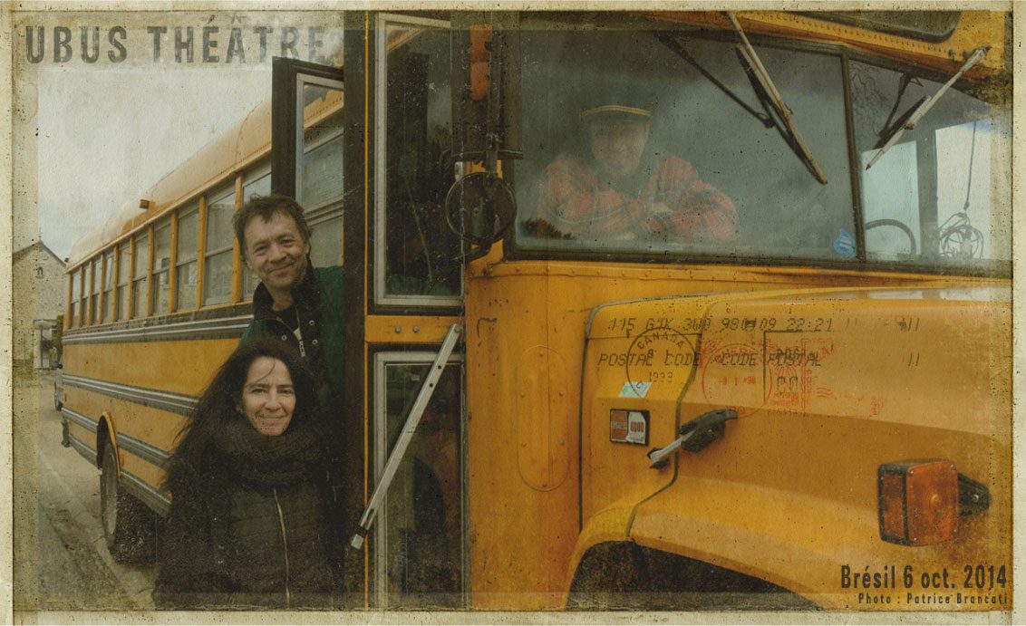Photo d'UBUS Théâtre et leur autobus scolaire aménagé